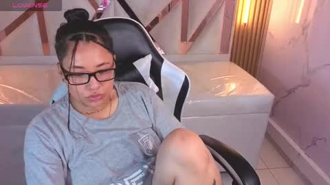 Holly  online show from November 11, 4:53 pm