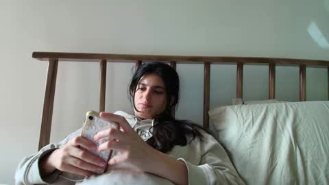 hollyshit_ online show from October 11, 7:28 pm