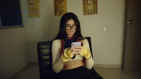 hollyshit_ online show from May 31, 1:15 am