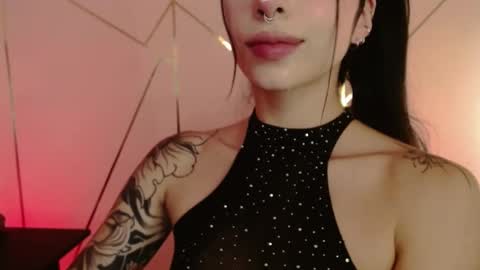 holly online show from March 5, 8:32 am