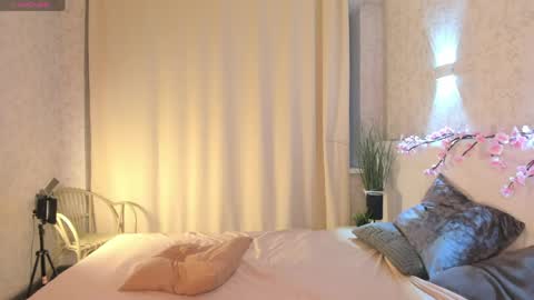 Emma online show from April 6, 1:14 am