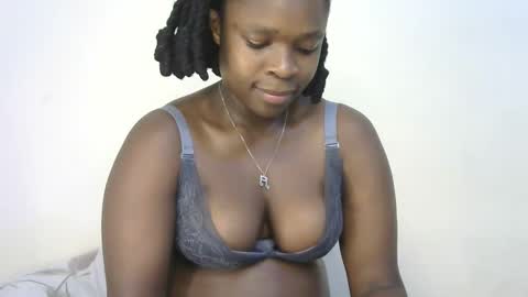 holy_ebony online show from April 18, 9:04 pm