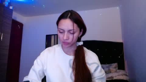 holy_julii online show from June 20, 3:35 am