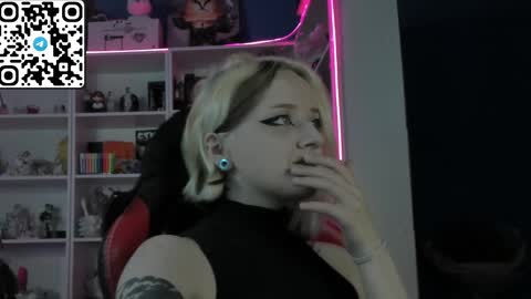 holy_mistresss online show from May 3, 8:42 am