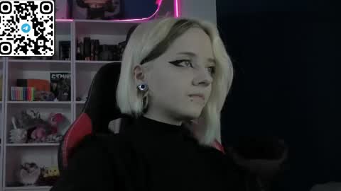 holy_mistresss online show from May 5, 8:42 am