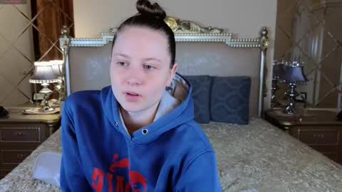 holybabydoll online show from November 28, 12:23 pm