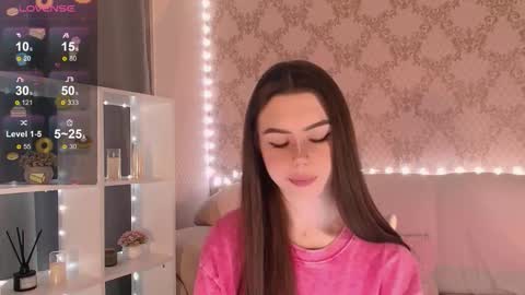 Mia online show from December 19, 3:57 am