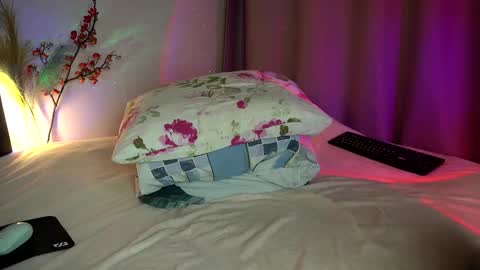 Snapshot of holyyy_fuck chatting on March 7, 3:39 pm Vicky my another account here - desperate clit online show from March 7, 3:39 pm