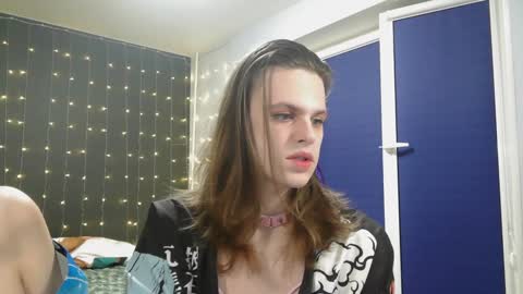 Honelints boyblonde hair AsterMIntfemboybrown hair online show from January 10, 5:13 pm