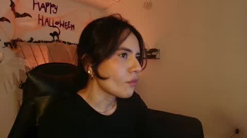 Snapshot of honey_buu chatting on October 16, 3:00 pm   online show from October 16, 3:00 pm