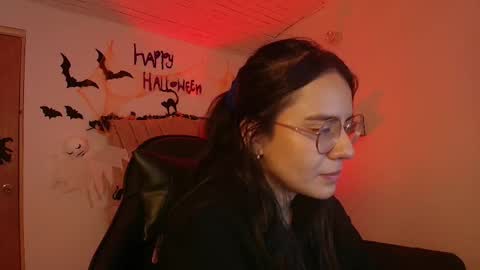 Snapshot of honey_buu chatting on October 21, 3:59 pm   online show from October 21, 3:59 pm