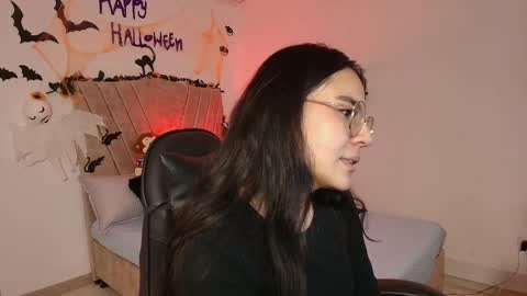 Snapshot of honey_buu chatting on October 9, 3:50 pm   online show from October 9, 3:50 pm