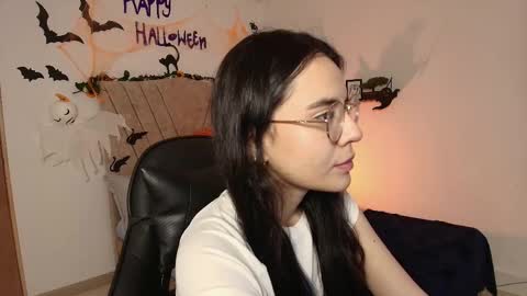 Snapshot of honey_buu chatting on October 13, 2:19 pm   online show from October 13, 2:19 pm