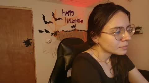 Snapshot of honey_buu chatting on October 23, 3:13 pm   online show from October 23, 3:13 pm