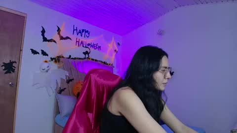 Snapshot of honey_buu chatting on October 6, 2:57 pm   online show from October 6, 2:57 pm
