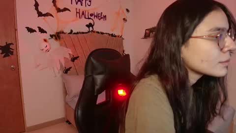 Snapshot of honey_buu chatting on October 10, 3:51 pm   online show from October 10, 3:51 pm