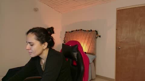 Snapshot of honey_buu chatting on September 12, 3:58 pm   online show from September 12, 3:58 pm