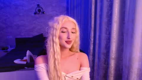 honey_sunset online show from November 18, 9:29 pm