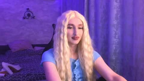 honey_sunset online show from September 10, 4:30 pm