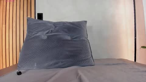 Sofia independent model online show from January 8, 11:38 am