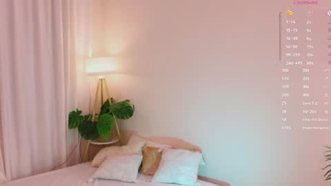 Elly online show from November 11, 7:05 pm