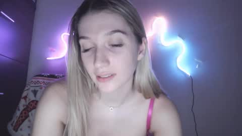 honeyveil online show from March 10, 9:40 pm