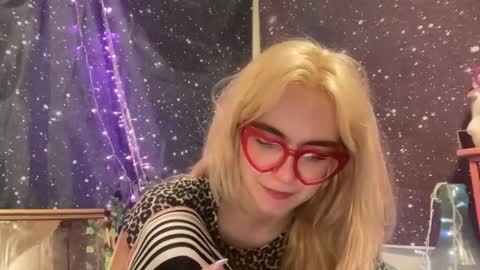 Emi Rose online show from February 1, 4:14 am