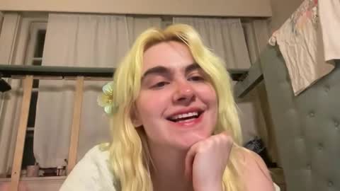 Emi Rose online show from April 1, 4:24 am