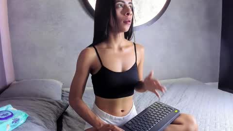 honnyy_23 online show from November 18, 8:23 pm