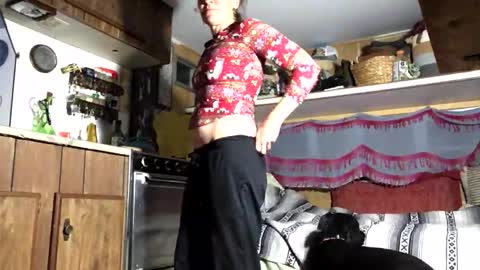 hoodoou online show from December 23, 1:56 am