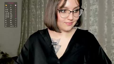 Snapshot of hoot_owl_cb chatting on February 18, 10:38 am Karina online show from February 18, 10:38 am