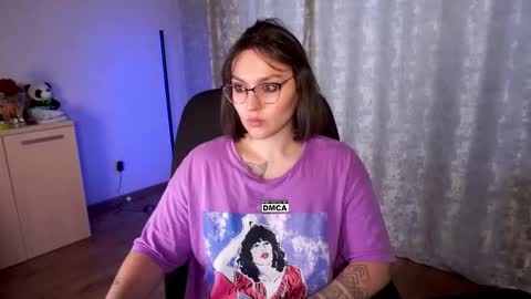 Snapshot of hoot_owl_cb chatting on October 22, 3:10 am Karina online show from October 22, 3:10 am