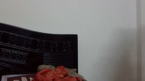 Snapshot of horneydesibabe chatting on December 17, 5:36 pm horneydesibabe online show from December 17, 5:36 pm