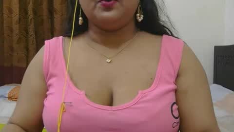 Snapshot of horneydesibabe chatting on October 10, 8:35 pm horneydesibabe online show from October 10, 8:35 pm