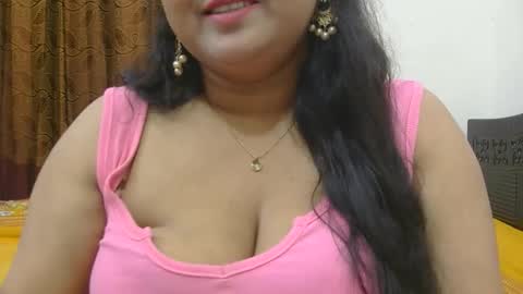 Snapshot of horneydesibabe chatting on October 19, 6:45 pm horneydesibabe online show from October 19, 6:45 pm