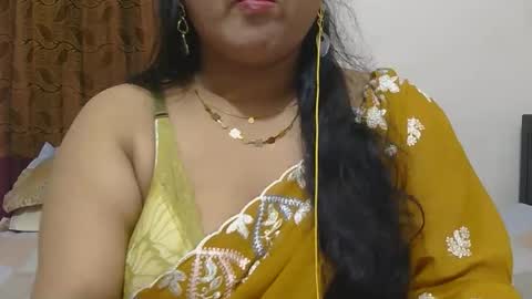 Snapshot of horneydesibabe chatting on October 5, 12:24 pm horneydesibabe online show from October 5, 12:24 pm