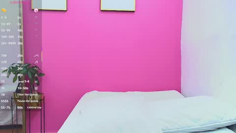 Khloe  online show from March 4, 12:33 pm