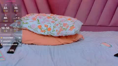 Khloe  online show from October 13, 7:27 pm