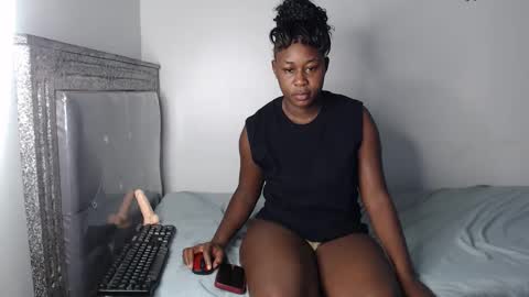 hornygal256 online show from September 22, 12:31 pm