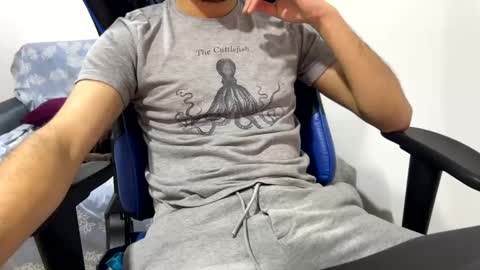 Snapshot of hornylatino229 chatting on February 19, 11:36 pm hornylatino229 online show from February 19, 11:36 pm