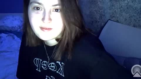 Luvv online show from June 18, 11:59 am