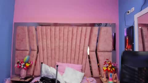 hornyskinny26 online show from February 28, 7:56 am