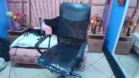 hornyskinny26 online show from November 28, 5:59 am