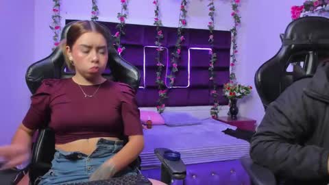 Snapshot of hornyy_mom chatting on October 21, 2:32 pm hornyy mom online show from October 21, 2:32 pm