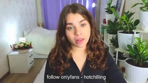 Snapshot of hot_chill__ chatting on October 16, 4:28 pm LiluCaroline online show from October 16, 4:28 pm