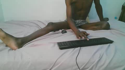 hot_guys88 online show from May 6, 9:21 pm