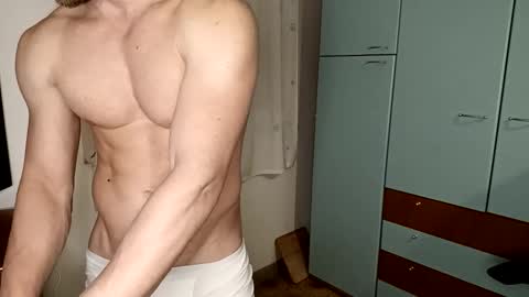 hot_italianboy online show from October 31, 12:00 am