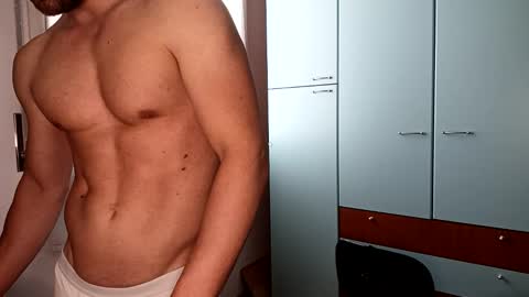 hot_italianboy online show from September 18, 8:07 am