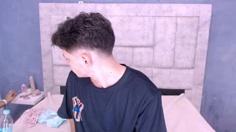 Hot Couple  online show from January 2, 7:07 pm