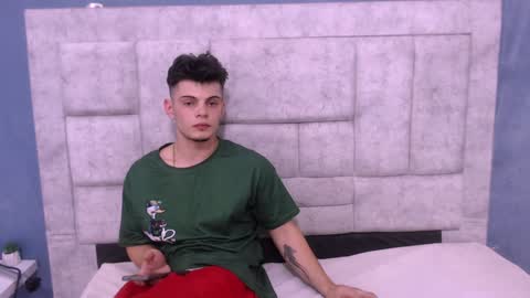 Hot Couple  online show from January 29, 7:11 pm